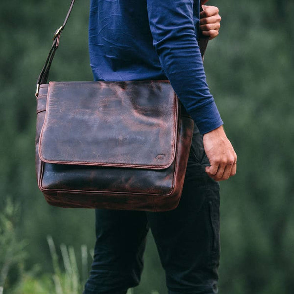 Kodiak Leather | Kasilof Messenger 16″ (Dark Walnut)